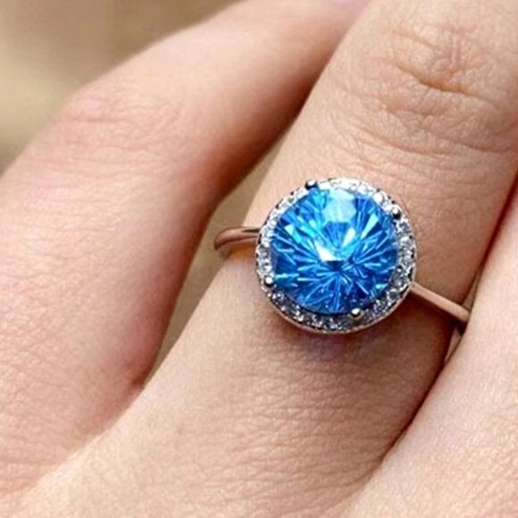 Radiant Genuine Topaz in 925 Silver - Picture 2 of 5